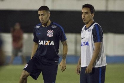 Corinthians tem dvidas com Gabriel (esq.) e Jadson (Foto: Daniel Augusto Jr/Ag.Corinthians)