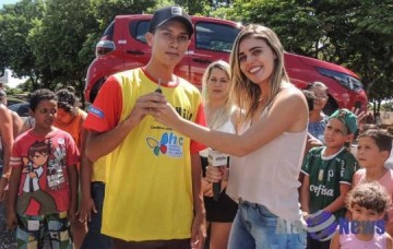 SP CAP: jovem de Salmour�o doa R$ 1 mil para ajudar a vendedora da cartela