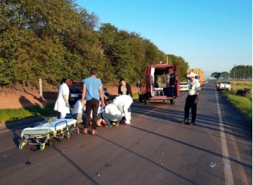 Acidente entre carro e moto deixa motociclista ferido em estado grave na vicinal Tup�/Bastos