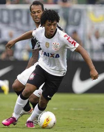 Macaca apronta e ganha do Corinthians com gol no final