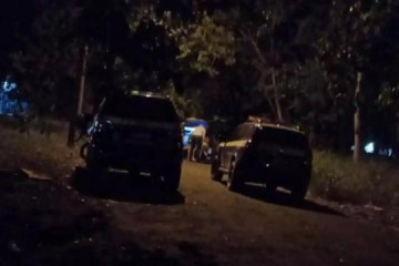 Corpo de jovem com perfura��es a faca e encontrado em Ara�atuba