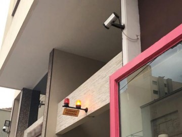 Assaltantes invadem tr�s apartamentos de um mesmo pr�dio em Prudente e levam mais de R$ 20 mil