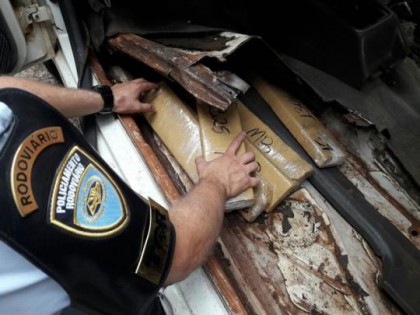 Droga foi apreendida em Teodoro Sampaio neste s�bado (4) (Foto: Pol�cia Militar Rodovi�ria/Cedida)