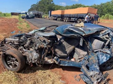 Motorista morre ap�s colidir contra carreta na Rodovia Jos� Jacinto de Medeiros, em Taciba