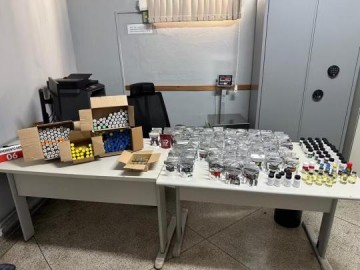 Dupla � presa com 48 tabletes de maconha e 389 frascos de anabolizantes sem proced�ncia, em Presidente Prudente