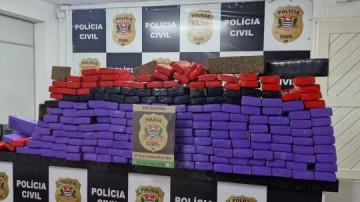 Ap�s fugir de abordagem policial, motorista abandona carro com 200kg de maconha em Presidente Venceslau