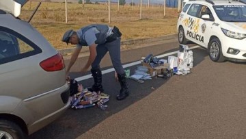 Homem � detido com cosm�ticos e produtos eletr�nicos sem nota fiscal na Rachid Rayes em Mar�lia