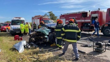 Homem morre em batida frontal entre carro e caminh�o na Rodovia Assis Chateaubriand