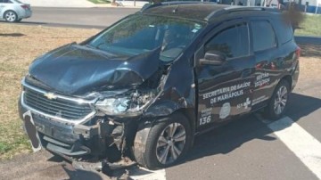 Com cinco passageiros, ve�culo da Prefeitura de Mari�polis se envolve em acidente