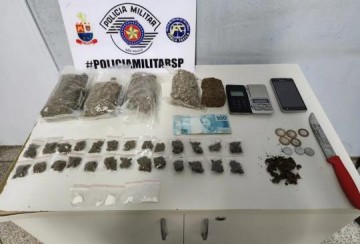 Jovem � flagrado comercializando drogas e acaba preso com mais de 30 por��es de maconha e coca�na, em Presidente Prudente