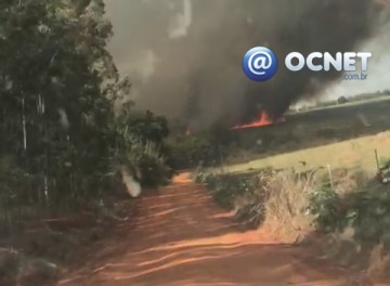 URGENTE: Inc�ndio de grandes propor��es atinge a Fazenda Ipameri entre Osvaldo Cruz e Salmour�o