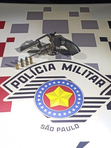 Pol�cia Militar de Osvaldo Cruz prende indiv�duo por porte de arma de fogo