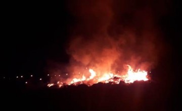 V�DEO: Inc�ndio em Ecoponto vizinho ao cemit�rio incomoda boa parte da popula��o de Osvaldo Cruz