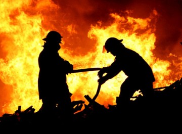 Ve�culo se incendeia em Osvaldo Cruz