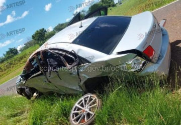 Motorista morre em capotamento na Raposo Tavares em Martin�polis