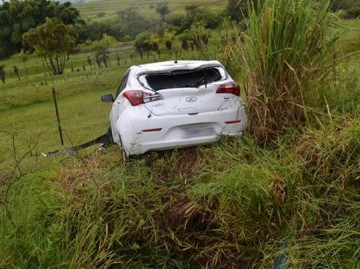 Carro de OC cai em ribanceira em Hercul�ndia