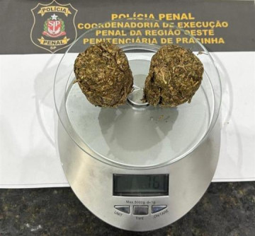 Irm� e esposa de presos s�o flagradas com droga no dia de visita na Penitenci�ria de Pracinha