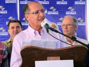 Alckmin anuncia investimentos e entrega moradias na regio
