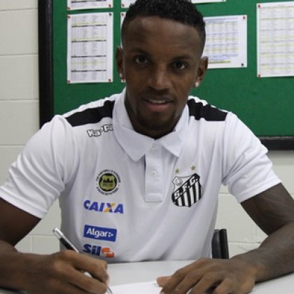 Cleber assina contrato com o Peixe nesta quinta-feira (Foto: Jefferson Ferraz/Santos FC)