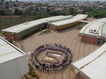 A Escola Sesi de Osvaldo Cruz realiza um drive-thru solidrio