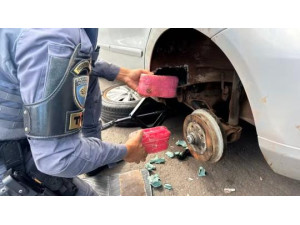 Motorista � preso com 23 quilos de haxixe escondido em ve�culo em �lvares Machado