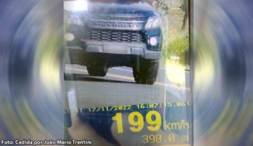 Motorista � flagrado com carro a quase 200km/h na SP-294 em Iacri