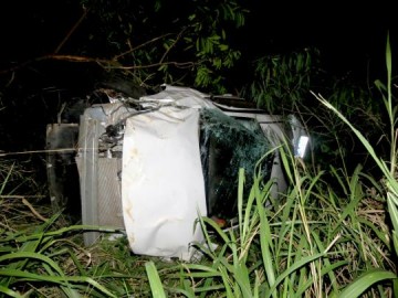 Capotamento deixa morador de Salmour�o ferido no bairro Guarani
