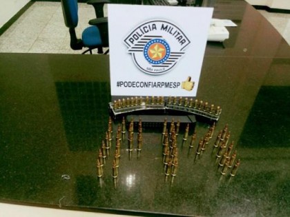 Muni��es e carregadores de armas foram apreendidos em Presidente Prudente (Foto: Cedida/Pol�cia Militar)