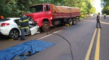 SP-294: carro e caminh�o batem de frente e motorista do autom�vel morre na colis�o