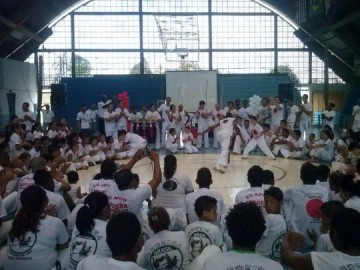 Batizado de Capoeira rene mais de 200 atletas da regio