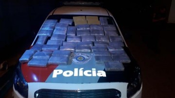 PM prende peruano e boliviano com R$ 1,5 milh�o em coca�na e maconha na Rodovi�ria de Osvaldo Cruz