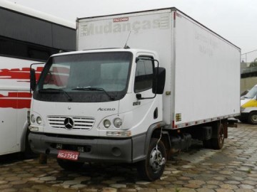 Homem � flagrado ao transportar 150 mil ma�os de cigarros contrabandeados