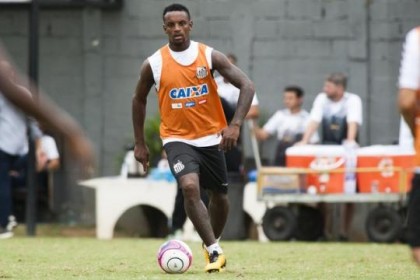 Cleber estava na mira do Vasco, mas Jair vetou o emprstimo do zagueiro (Foto: Ivan Storti/Santos FC)