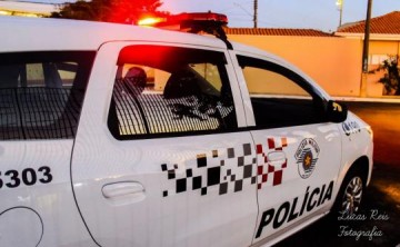 Pol�cia prende dois por envolvimento com o tr�fico de drogas em Osvaldo Cruz