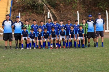 Cerca de 10 fam�lias est�o �s escuras e dizem perder alimentos e vacinas