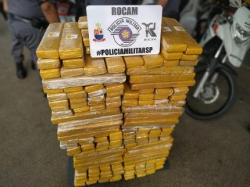 Fiscaliza��o apreende casal de adolescentes com mais de 200kg de maconha em porta-malas de carro em Prudente