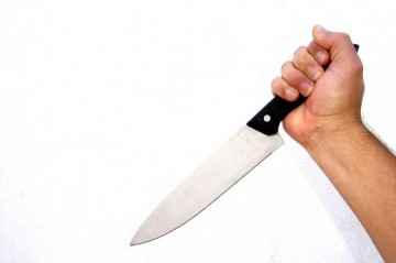 Homem tenta matar namorada a facadas em Adamantina