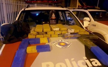 Pol�cia de Gar�a prende dois homens com 27 quilos de maconha em mala
