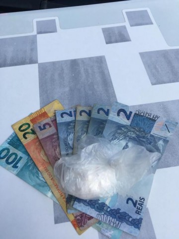 Pol�cia Militar prende traficante com coca�na pura no Bairro Agostinho Caliman