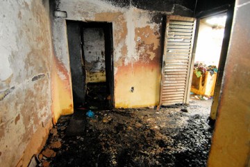 Araatuba: homem ateia fogo em casa, com mulher dentro, e foge com o filho