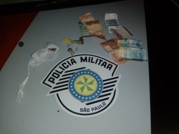 Polcia Militar apreende crack, maconha e dinheiro entre as vilas Esperana e Califrnia