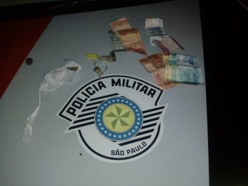 Pol�cia Militar apreende crack, maconha e dinheiro entre as vilas Esperan�a e Calif�rnia