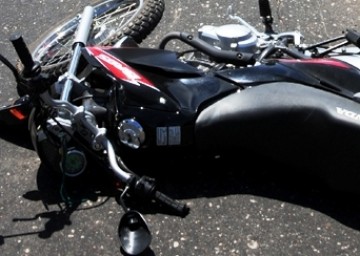 Motociclista tem ferimentos graves em acidente na Jo�o Ribeiro de Barros