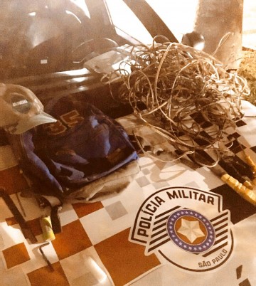 Homens s�o detidos ao furtar fia��o eletr�nica na Pra�a S�o Jos�