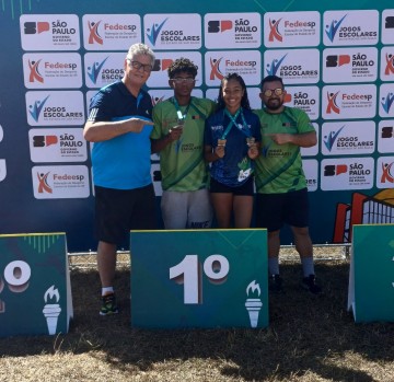 Atletas Peter Henrique e Laura Fernanda se tornaram Campe�es Regionais dos Jogos Escolares do Estado