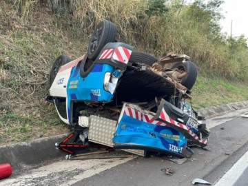 Viatura da Eixo-SP fica destru�da em acidente na SP-294 em Osvaldo Cruz